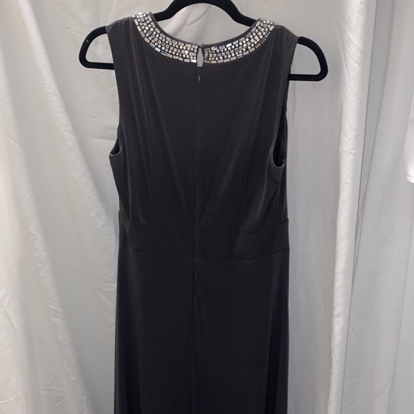 ✨ Jewel Neck Gown - Picture 3 of 6